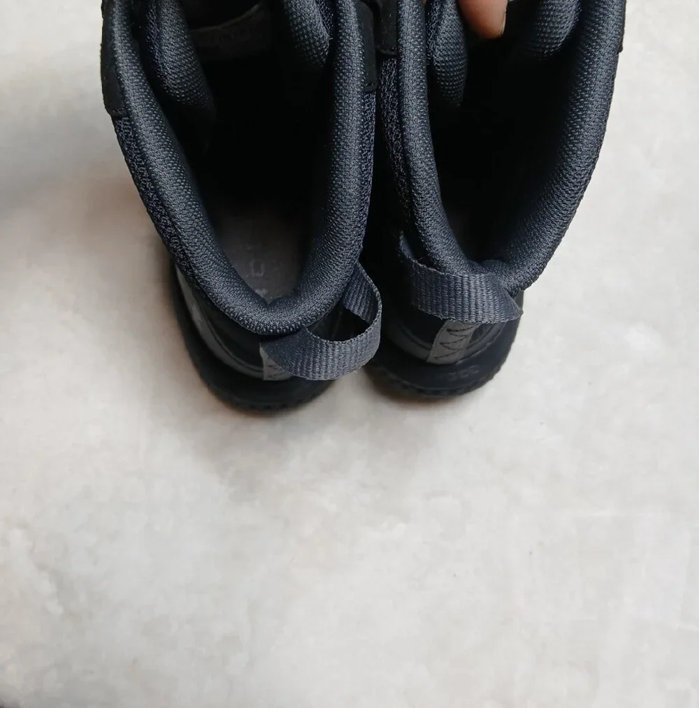 Under Armour all black